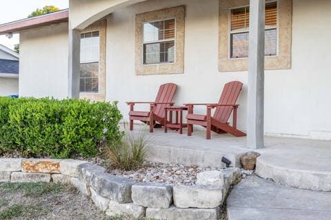 Building Photo - 515 W Crestline Dr