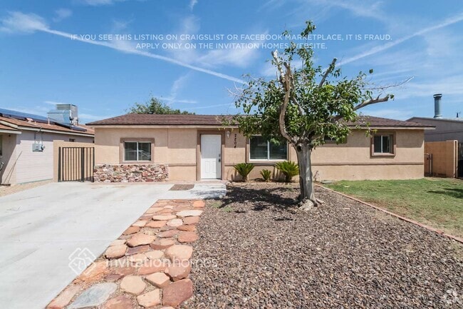 Building Photo - 2204 E Beverly Ln
