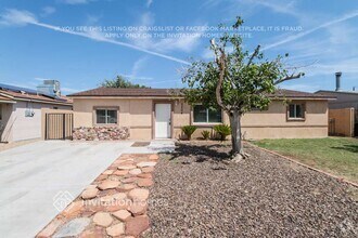 Building Photo - 2204 E Beverly Ln