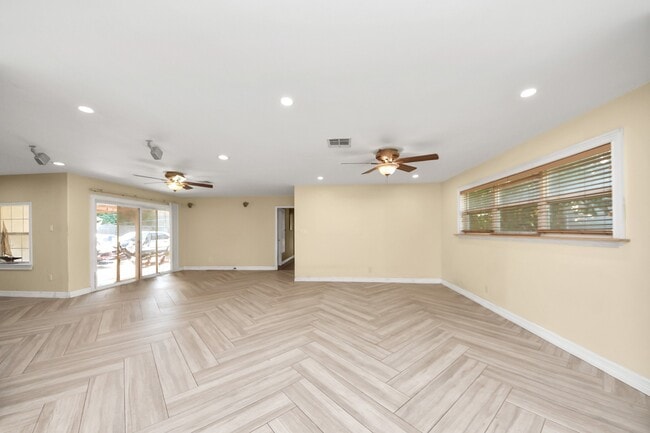 Building Photo - 7623 Barberton Dr