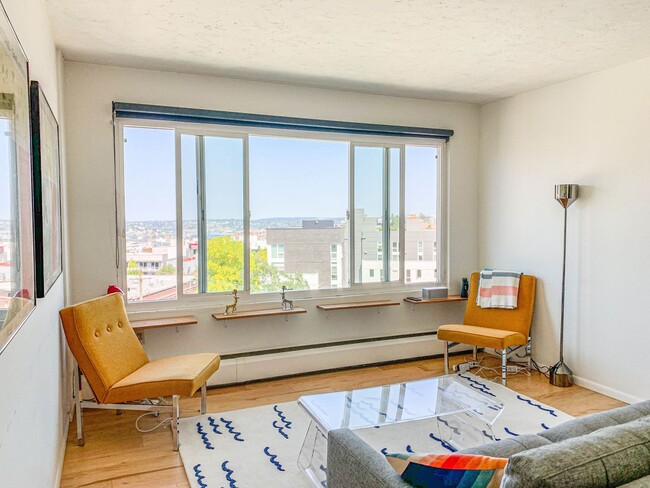 Building Photo - 1 bedroom, 1 bathroom Condo with City View!