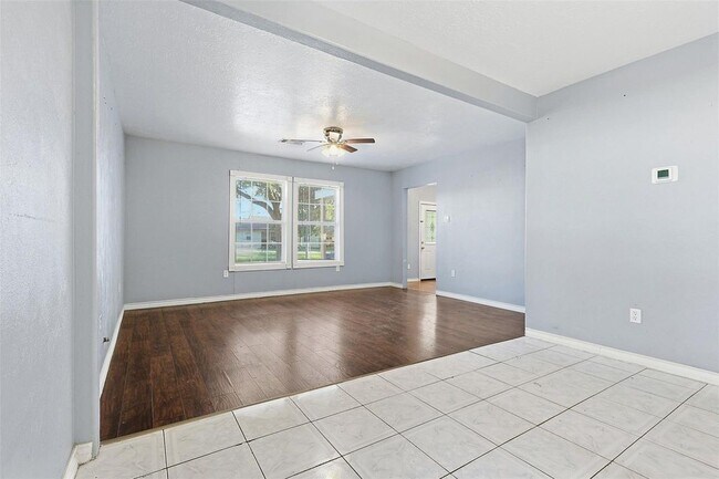 Foto del edificio - 8169 Garland St