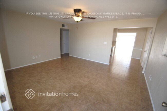 Foto del edificio - 1465 E Jarvis Ave