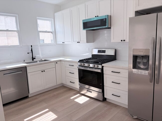 Building Photo - 205 S Arnaz Dr