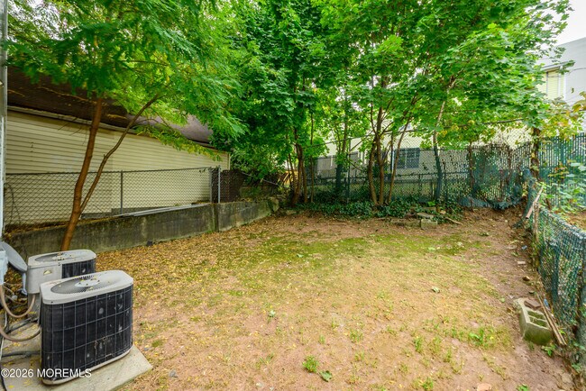 Foto del edificio - 114 Watson Ave