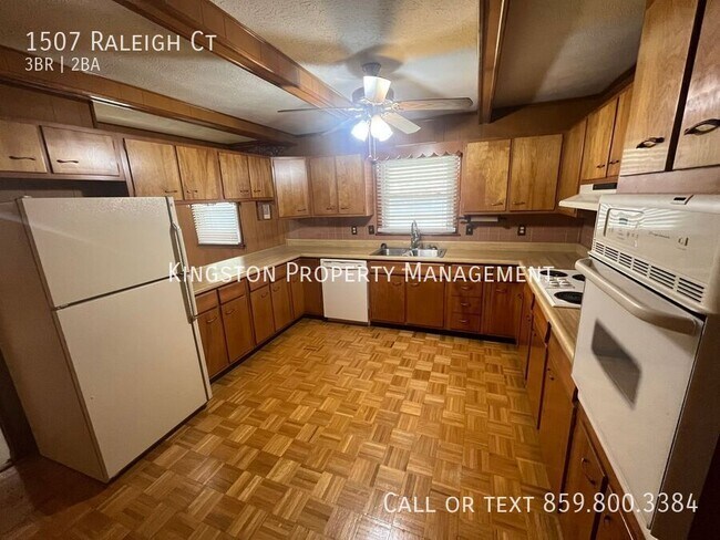 Foto del edificio - Charming 3 bedroom!  1/2 OFF SECURITY DEPO...