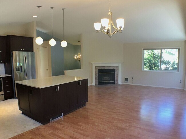 Building Photo - Beautiful Home for Lease near Northgate $5...