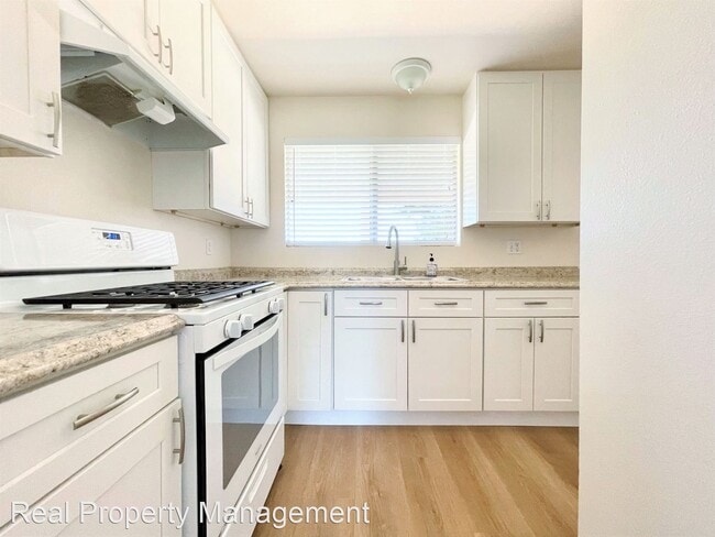 Building Photo - 2 br, 1 bath House - 1402 Highridge Dr.