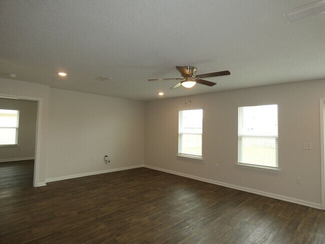 Foto del edificio - 3 Bed/2 Bath - Modern Upgrades