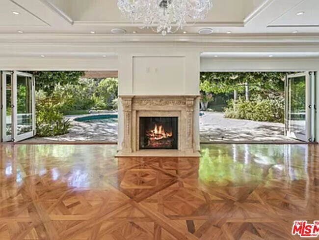 Foto del edificio - 1681 Stone Canyon Rd