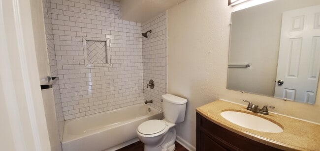 Building Photo - 200 E Courtland Pl