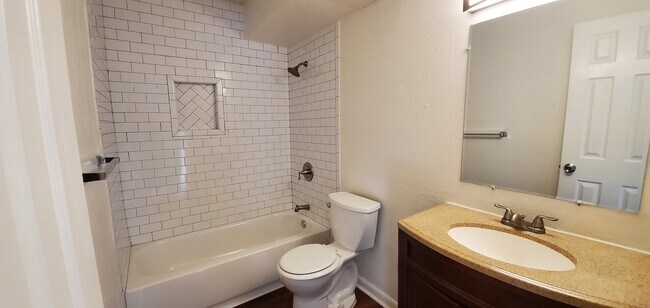 Foto del edificio - 200 E Courtland Pl