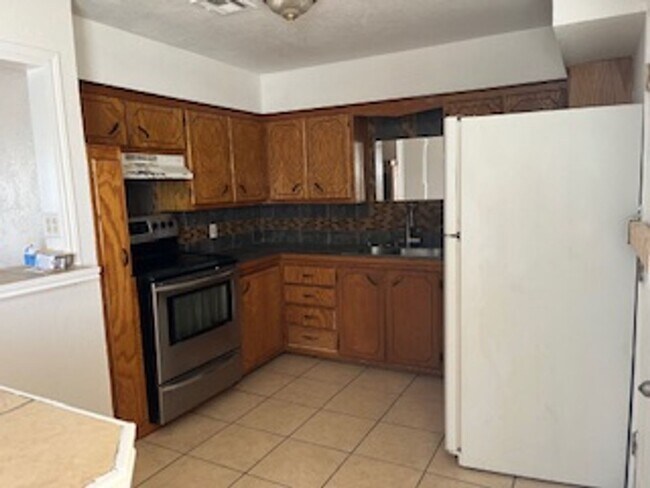 Foto del edificio - Spacious 4-Bedroom Home – Room to Grow at an Incredible Value