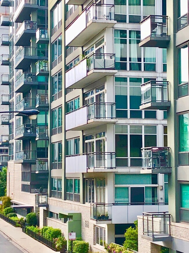 Foto del edificio - 660 W Wayman St