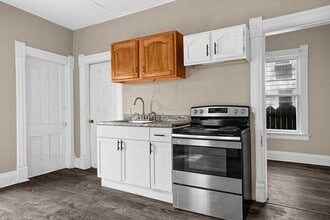 Building Photo - 1313 Avon St