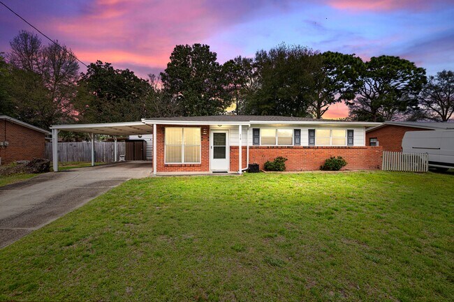 Building Photo - 210 Spencer Dr