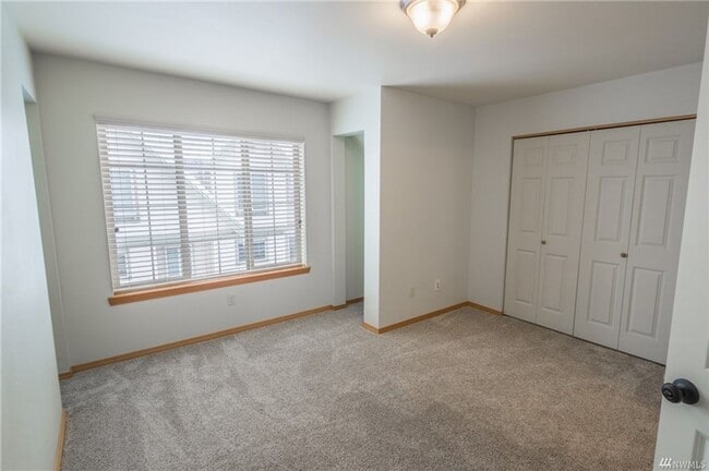 Building Photo - Spacious 2 Bed 2.5 Bath Townhome with Attached Garage in Cle Elum
