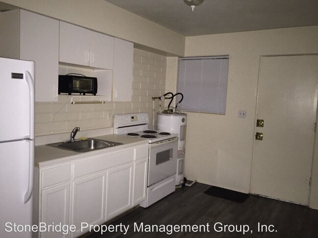 Building Photo - 748-750 Bethune St