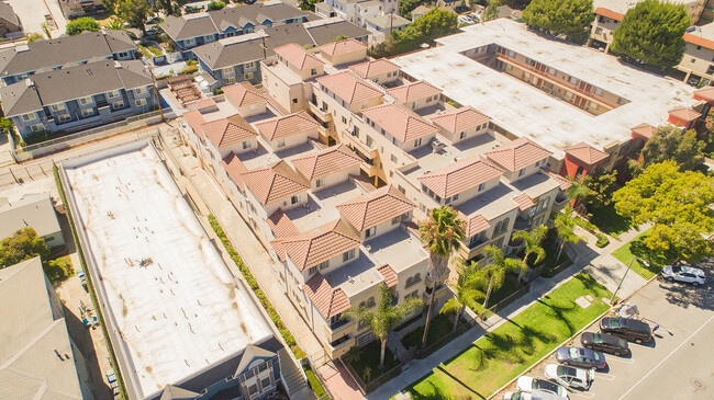 Building Photo - Student Living at Autumn Leaf Apartments