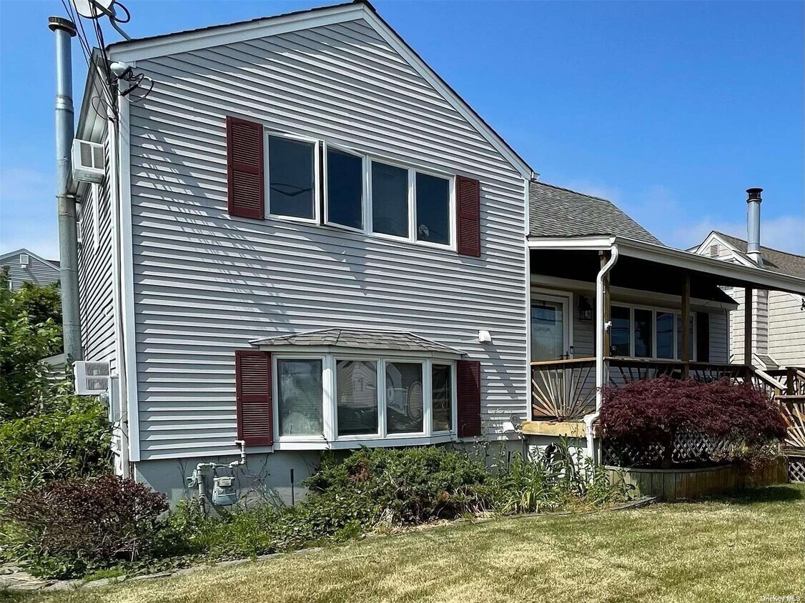 Primary Photo - 88 Norton St