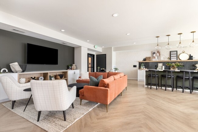 Interior Photo - Current33