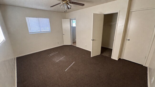 Building Photo - 1433 W 84th Pl