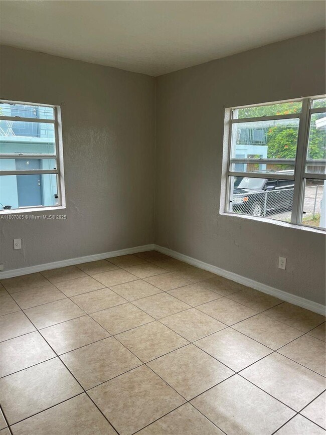 Foto del edificio - 135 NE 80th Terrace
