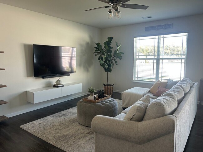Foto del edificio - Beautiful 3/2.5 Home for Rent in Greenville!