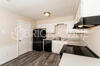 Building Photo - 8208 Kelly Dr