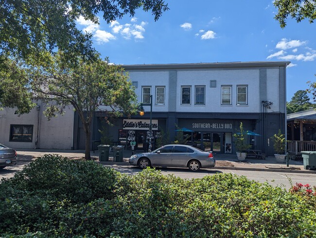 Foto del edificio - 813 Harden St