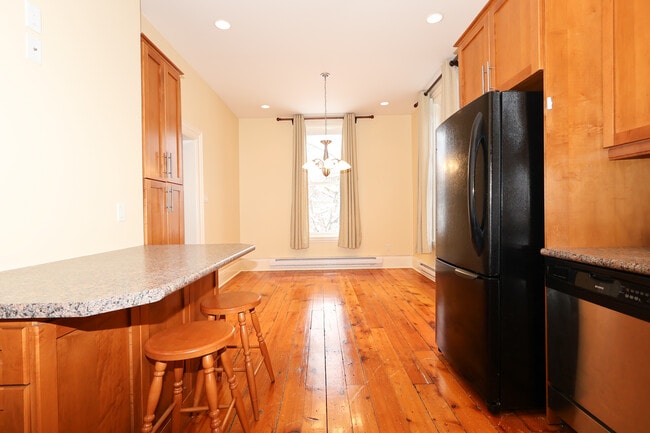 Photo du bâtiment - 170 John St N