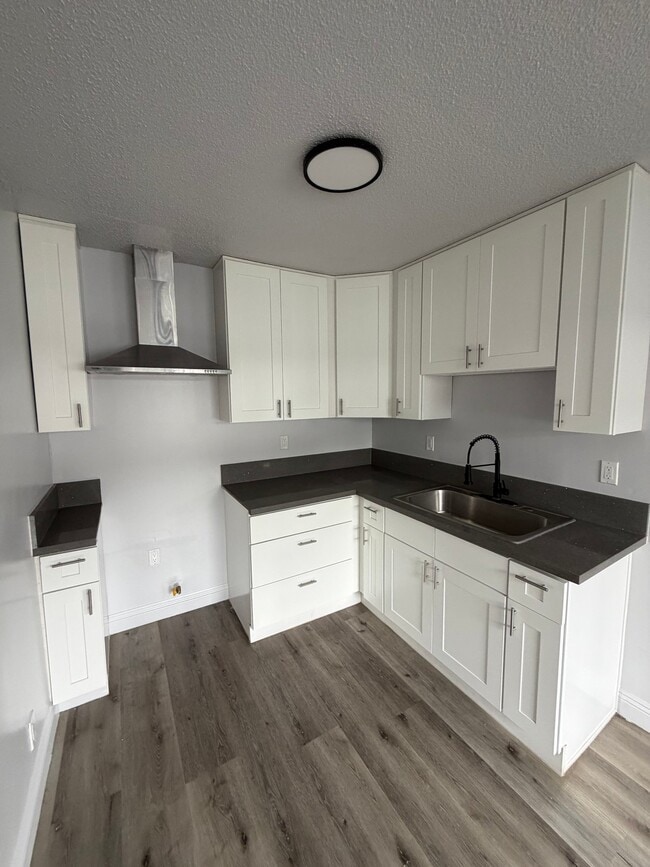 Photo - 1740 S La Brea Ave Apartment