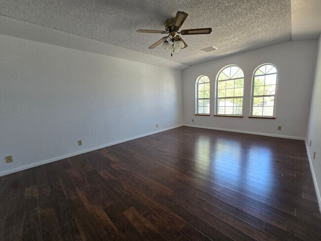 Building Photo - 905 Cimarron Ct