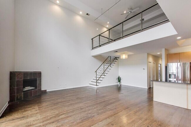 Building Photo - 816 W Hubbard St