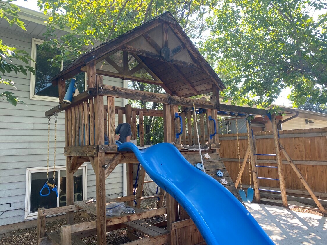 Building Photo - 47 E 1450 N
