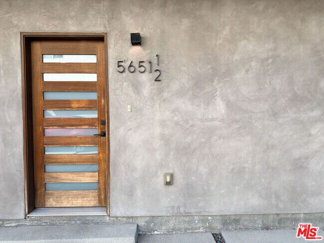 Foto del edificio - 5651 Willowcrest Ave