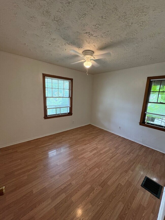 Foto del edificio - Single Family Ranch 2 bed 1 bath in North ...
