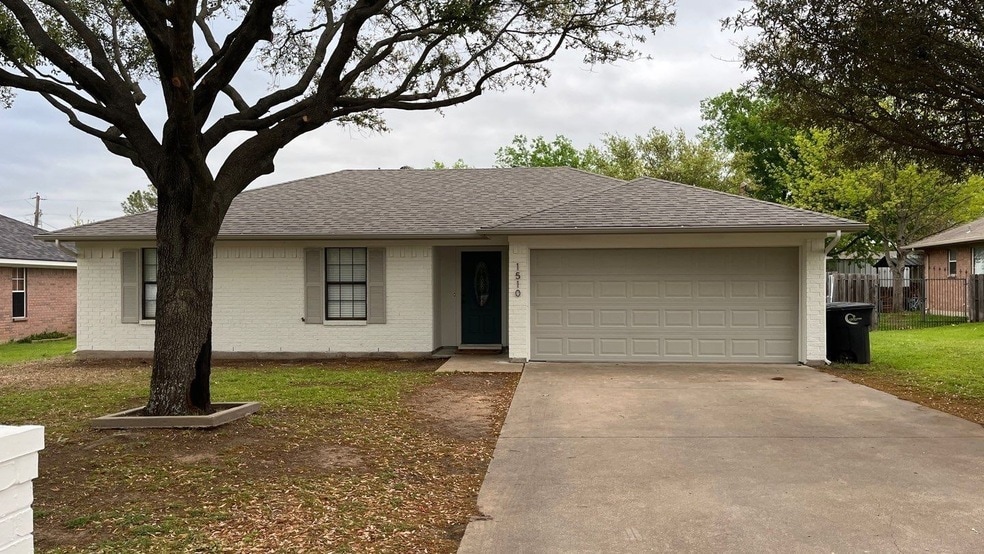 Building Photo - 1510 Woodside Ln E