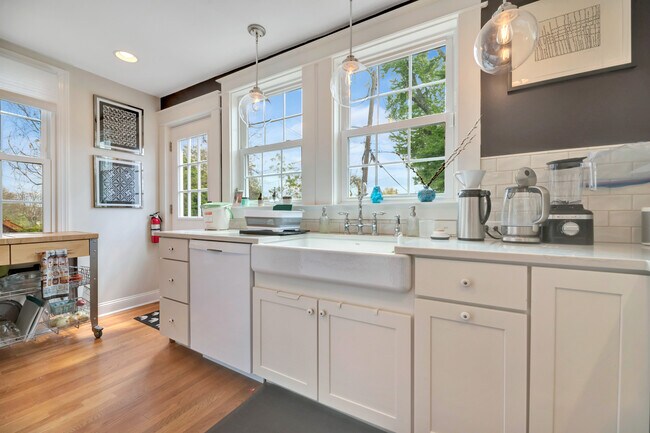 Foto del edificio - 613 Girard St NE