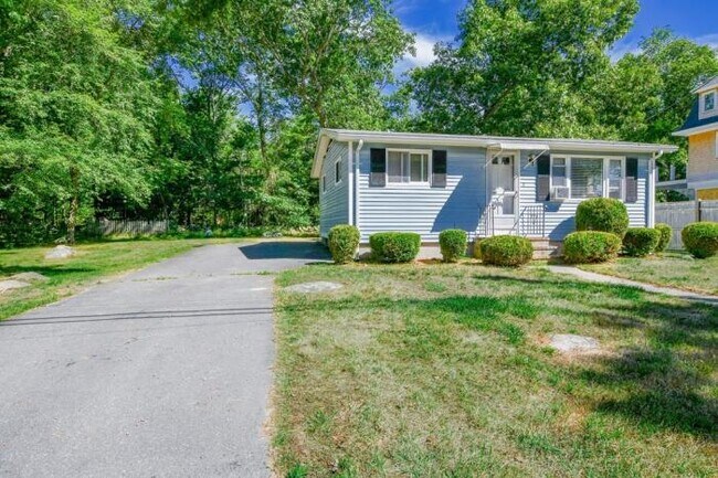 Building Photo - 2 bedroom in Mattapoisett MA 02739