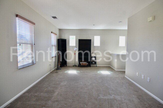 Foto del edificio - 314 Borden Rd
