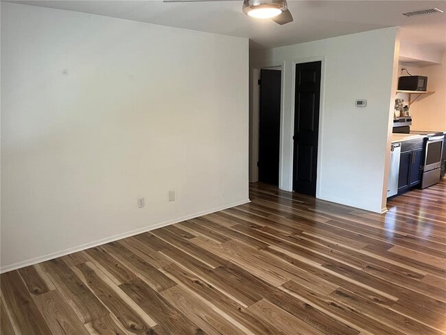 Foto del edificio - 559 Laura Ln