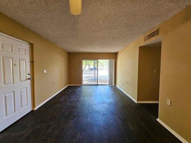 Foto del edificio - 1056 Benoist Farms Rd