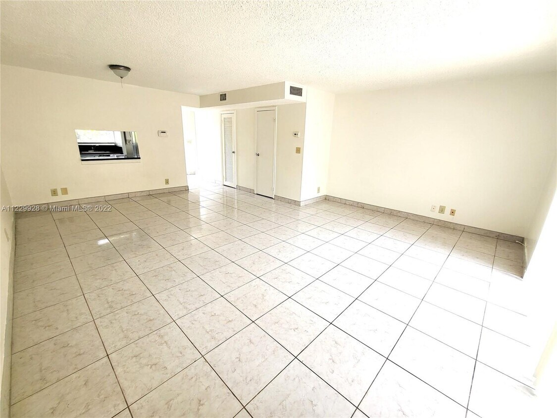 Foto principal - 5835 Blueberry Ct