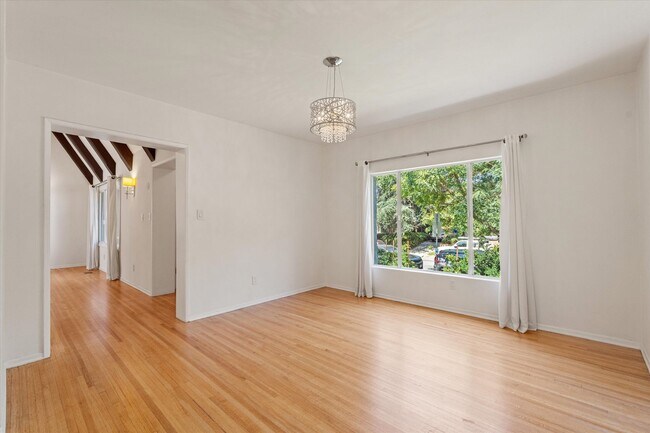 Foto del edificio - 4 bed / 3 bath home with a pool - Next to ...