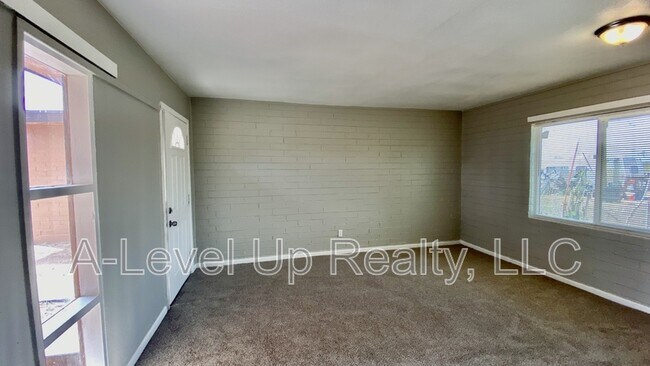 Building Photo - 3043 E Proctor Vista