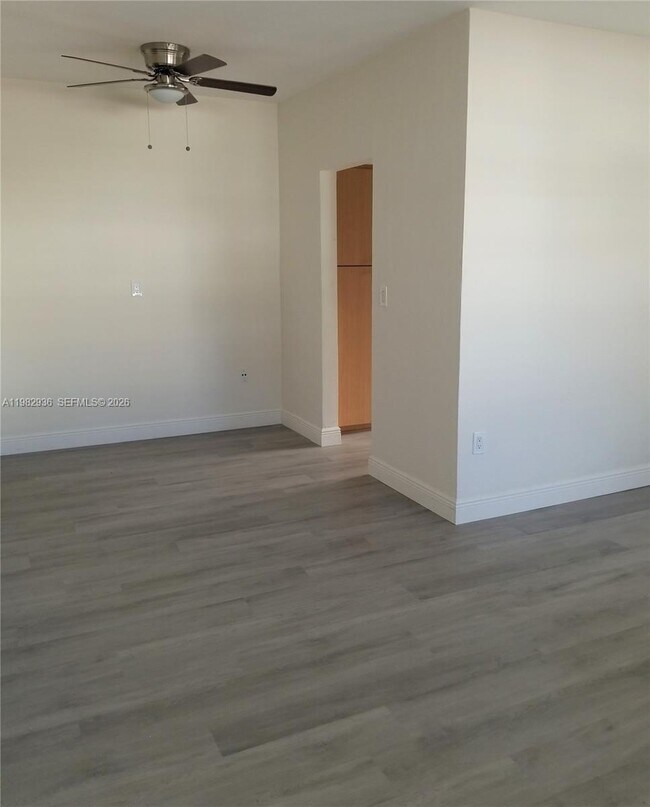 Foto del edificio - 7510 Carlyle Ave