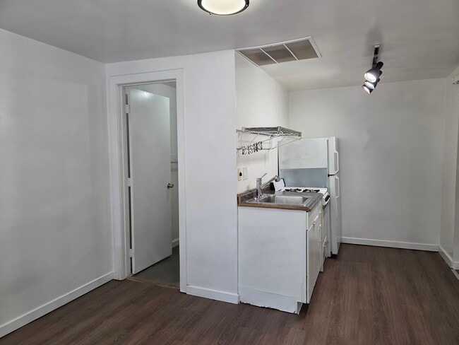 Building Photo - 338 N 300 W