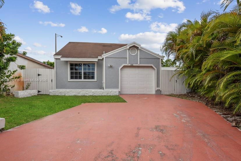 Foto principal - 8881 SW 21st St