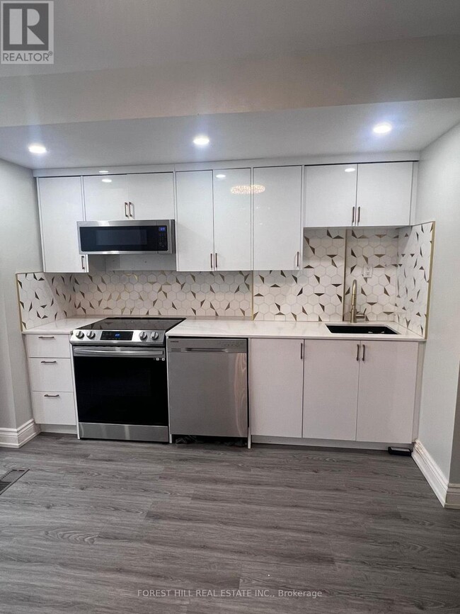 Building Photo - 275 Blackthorn Ave